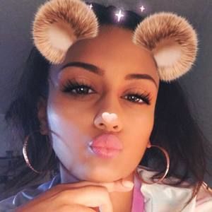 Meet your Posher, Anya